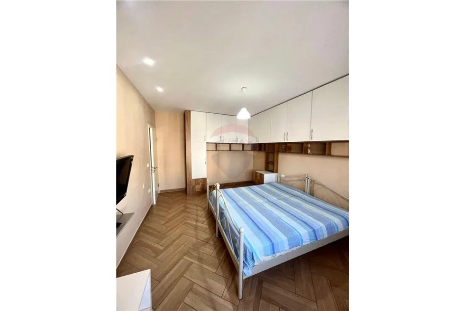 jepet me qera apartament 1+1 Kati 4, 59 m² 400 € (rruga irfan tomini)