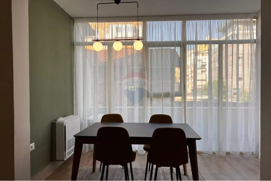 Tirane, jepet me qera apartament 1+1 Kati 2, 108 m² 750 € (21 dhjetori)