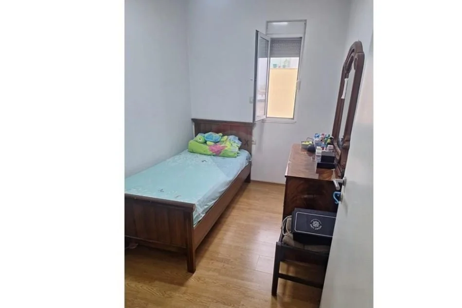 Tirane, jepet me qera apartament 2+1 Kati 6, 65 m² 380 € (shkolla e bashkuar)