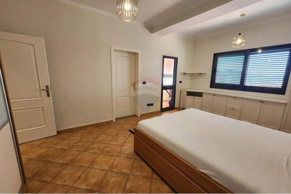 Tirane, jepet me qera apartament 2+1 Kati 8, 100 m² 700 € (rruga e kavajes)