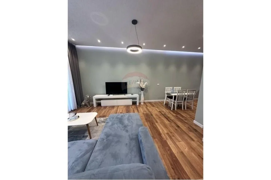 Tirane, jepet me qera apartament 2+1+Ballkon Kati 2, 119 m² 600 € (SAUK)