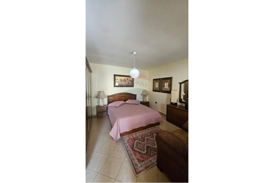 Tirane, jepet me qera shtepi 1 Katshe Kati 0, 50 m² 450 € (Rruga kongresi manastirit)