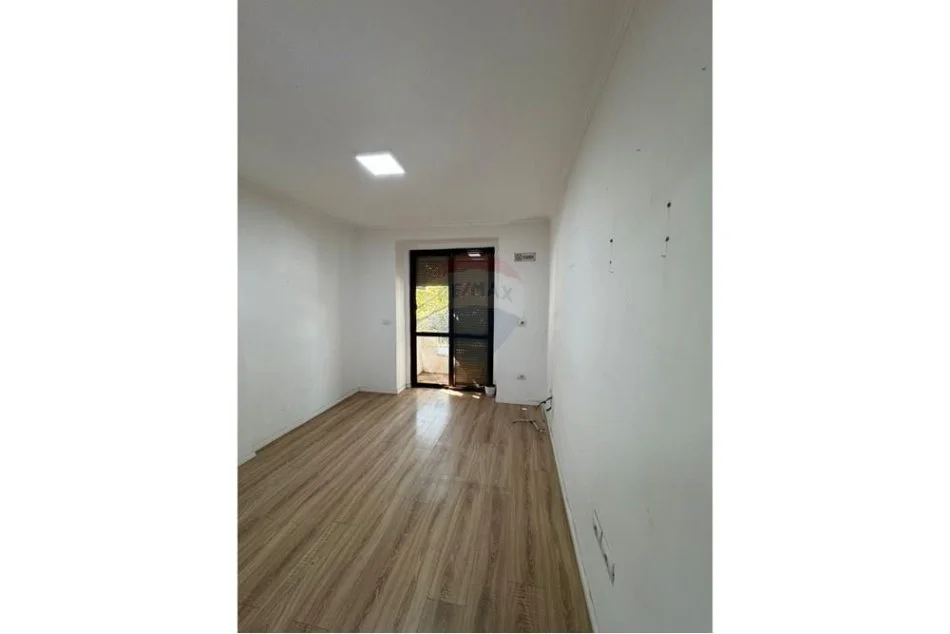 Tirane, jepet me qera apartament 2+1 Kati 2, 65 m² 800 € (Rruga Muhamet Gjollesha)