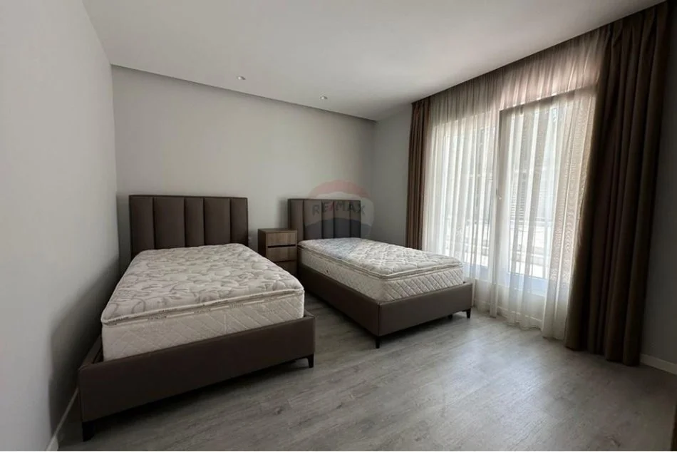 Tirane, jepet me qera apartament 2+1+Ballkon , 412 m² 1.000 € 