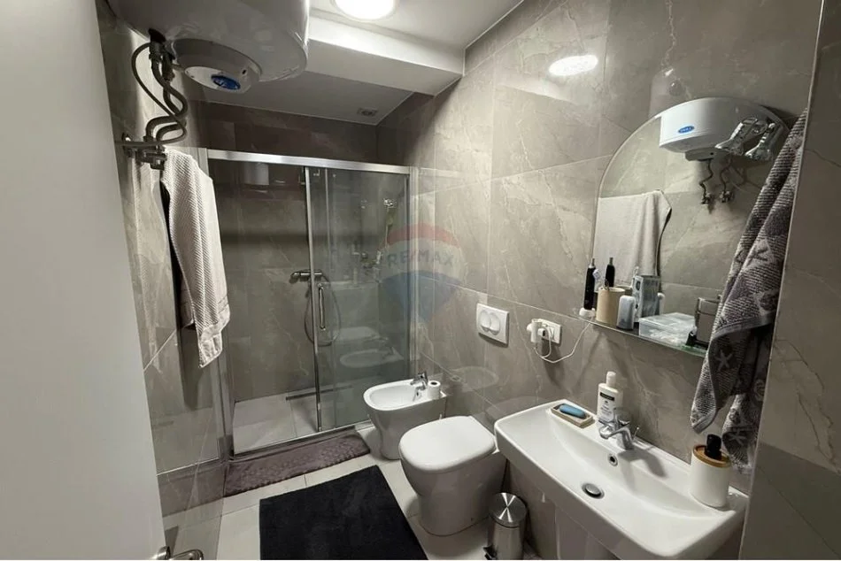 Shqiperi, jepet me qera apartament 2+1+Ballkon , 95 m² 750 € 