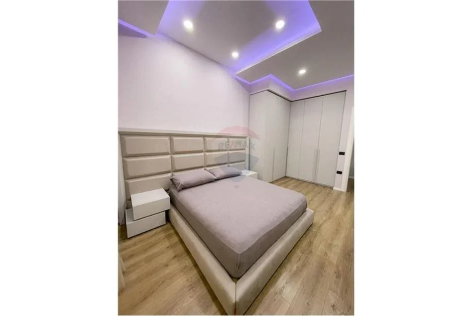 Tirane, jepet me qera apartament 2+1+Aneks+Ballkon Kati 3, 110 m² 1.200 € (Pazari Ri)