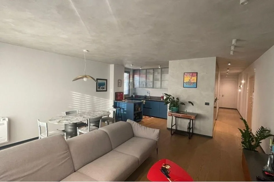 Tirane, jepet me qera apartament 3+1+Aneks+Ballkon Kati 4, 115 m² 2.200 € (Rruga Emin Duraku)