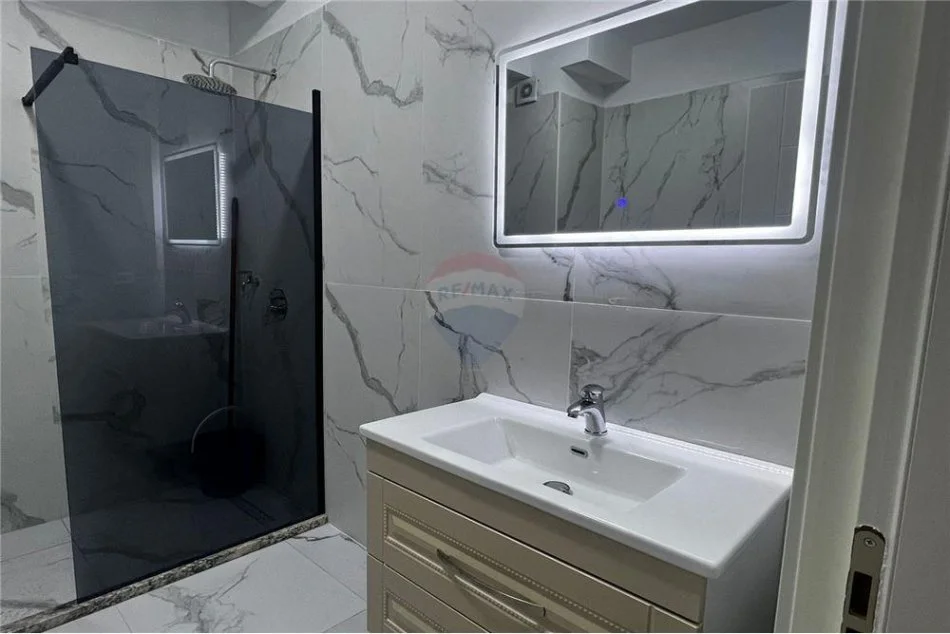 Tirane, jepet me qera garsonier 1+1 Kati 4, 50 m² 400 € (GARSONIERE ME QIRA ISH TREGU ELEKTRIK)