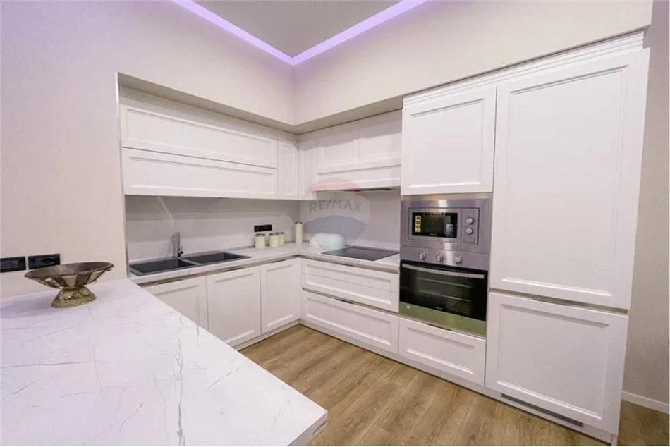 Tirane, jepet me qera apartament 2+1+Aneks+Ballkon Kati 3, 110 m² 1.200 € (Pazari Ri)