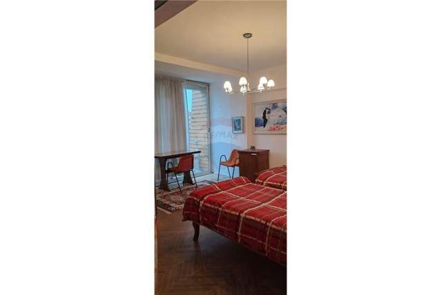 Tirane, jepet me qera apartament 1+1+BLK Kati 1, 76 m² 400 Euro (Pazari i Ri - Rruga e Barrikadave)