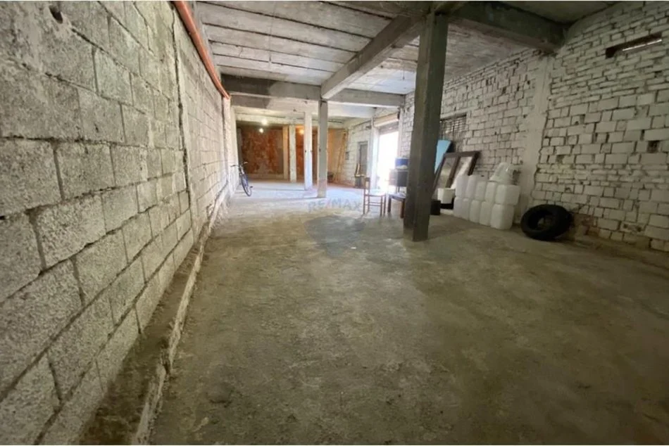 Tirane, jepet me qera magazine Kati 0, 130 m² 45.000 € (MAGAZINE PER QIRA TEK ALI DEMI)