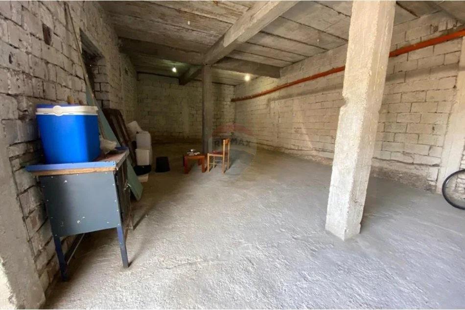 Tirane, jepet me qera magazine Kati 0, 130 m² 45.000 € (MAGAZINE PER QIRA TEK ALI DEMI)