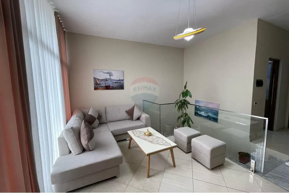 Tirane, jepet me qera apartament 2+1+Ballkon Kati 2, 90 m² 650 € (Liqeni i Thate)