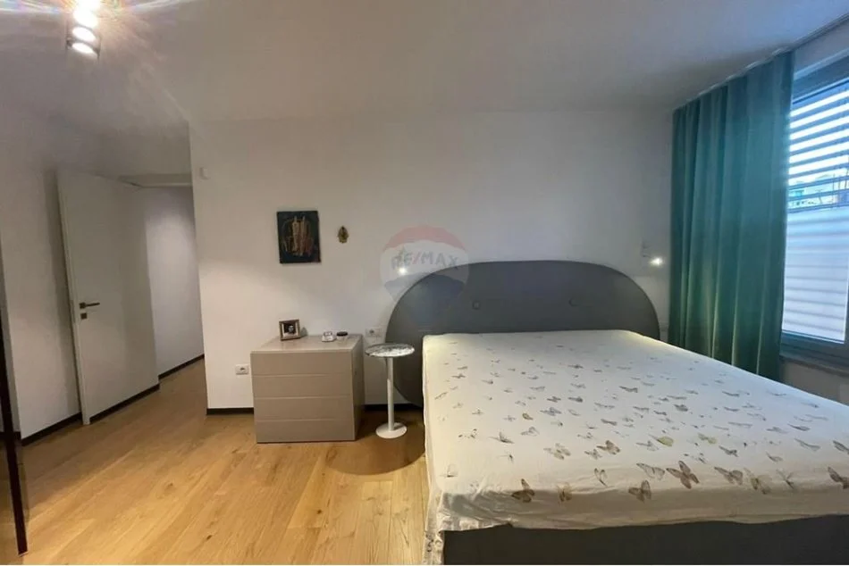Tirane, jepet me qera apartament 3+1+Aneks+Ballkon Kati 4, 115 m² 2.200 € (Rruga Emin Duraku)