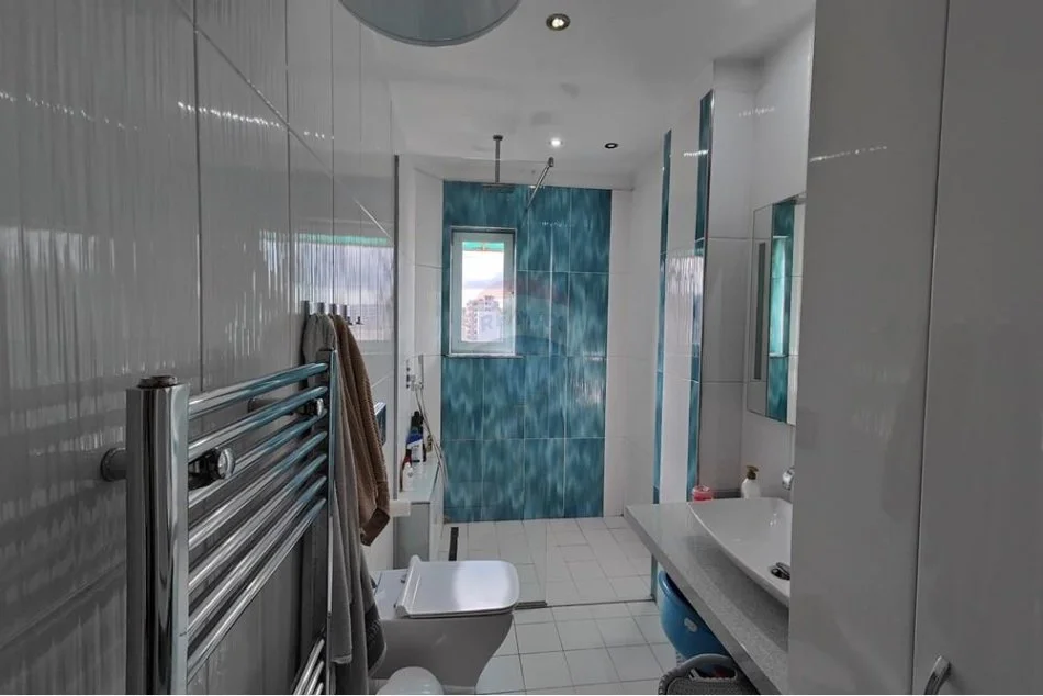 Tirane, jepet me qera apartament 2+1 Kati 9, 93 m² 800 € (Myslym Shyri)