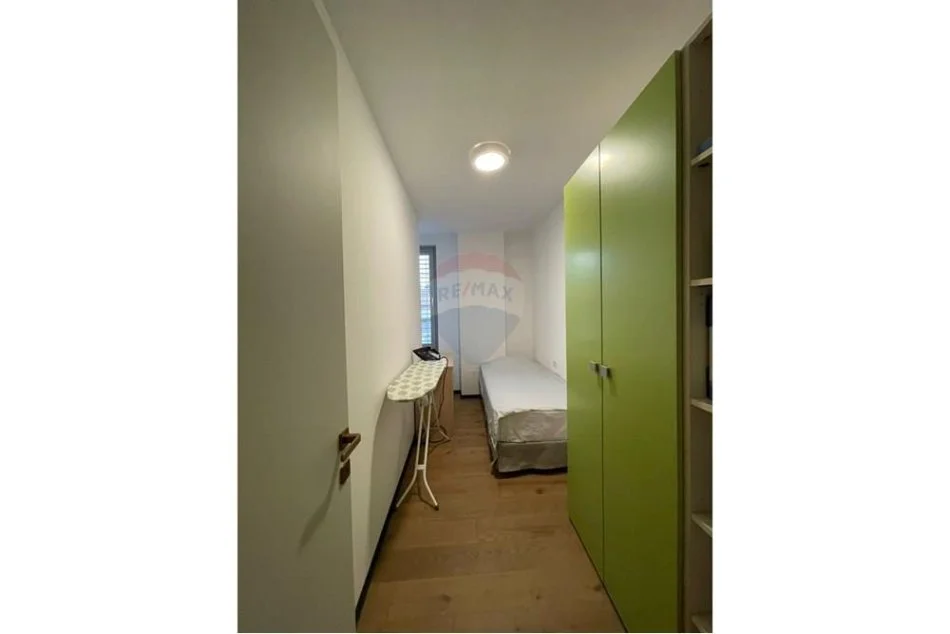 Tirane, jepet me qera apartament 3+1+Aneks+Ballkon Kati 4, 115 m² 2.200 € (Rruga Emin Duraku)