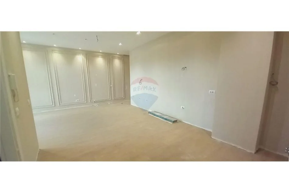 Tirane, jepet me qera zyre Kati 3, 110 m² 550 € (Jepet Ambjent Biznesi me Qira Kinostudio)