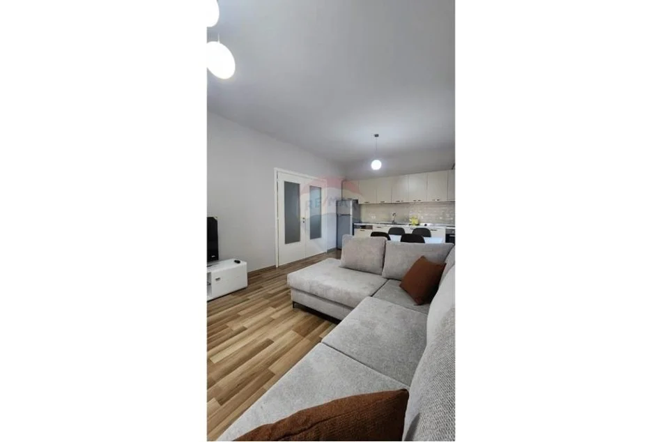 Tirane, jepet me qera apartament Kati 6, 129 m² 800 € 