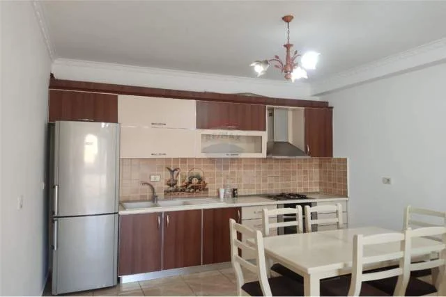 Tirane, jepet me qera apartament 2+1 Kati 4, 122 m² 500 Euro (Don Bosko)
