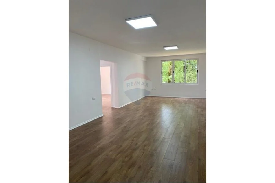 Tirane, jepet me qera , 100 m² 680 € (Rruga e Elbasanit)