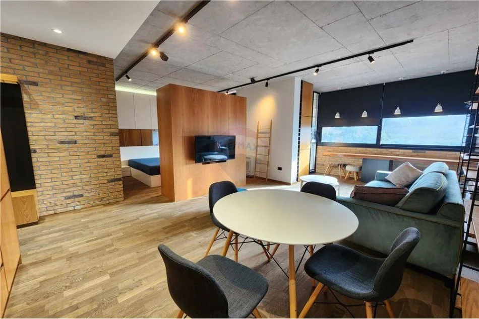 Tirane, jepet me qera 1+1 Kati 4, 65 m² 550 € (liqeni i thate)