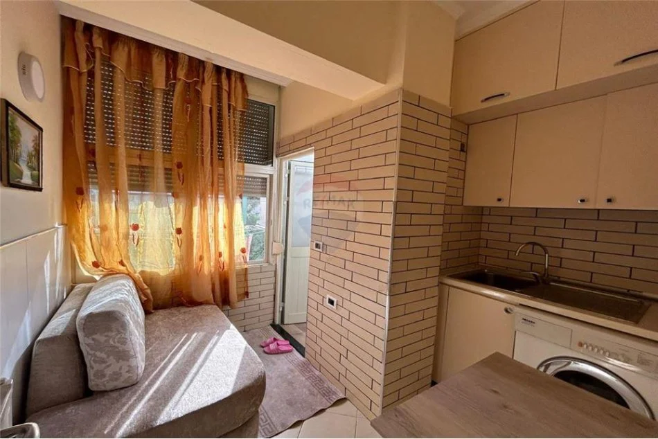 Tirane, jepet me qera apartament 1+1 Kati 2, 60 m² 350 € (Rruga Gjon Mili)