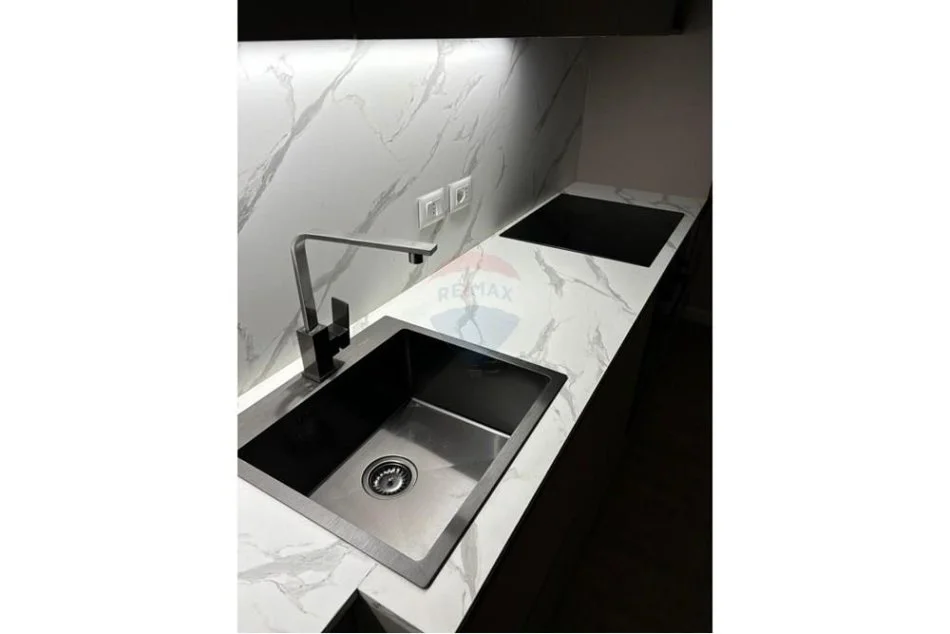 Tirane, jepet me qera apartament Kati 2, 65 m² 700 € (QIRA APARTAMENT I PERSHTATESH PER AMBIENT ZYRASH BULEVARDI GJERGJ FISHTA!)