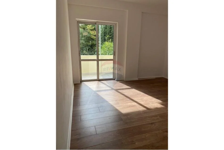 Tirane, jepet me qera , 100 m² 680 € (Rruga e Elbasanit)