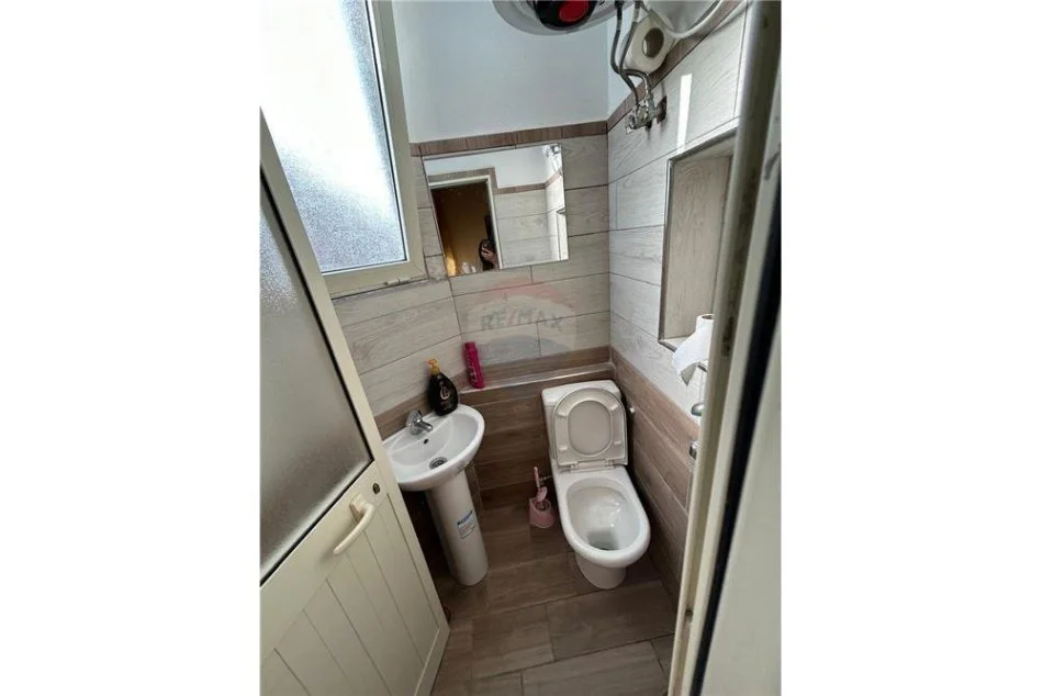 Tirane, jepet me qera apartament 1+1 Kati 2, 60 m² 350 € (Rruga Gjon Mili)