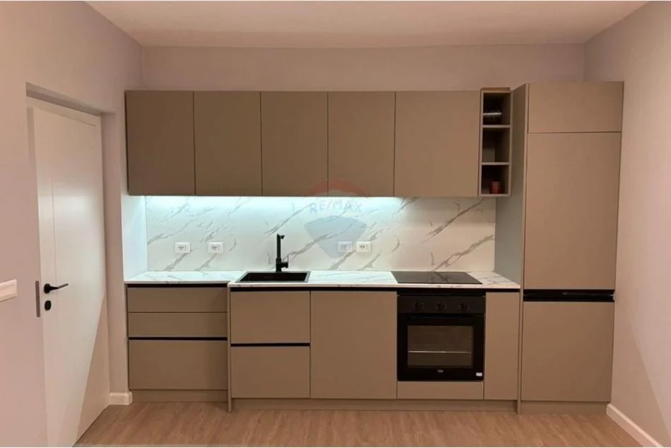 Tirane, jepet me qera apartament Kati 2, 65 m² 700 € (QIRA APARTAMENT I PERSHTATESH PER AMBIENT ZYRASH BULEVARDI GJERGJ FISHTA!)