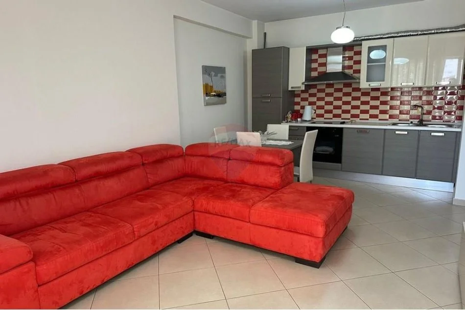 Tirane, jepet me qera , 81 m² 601 € (Rruga e Kavajes)