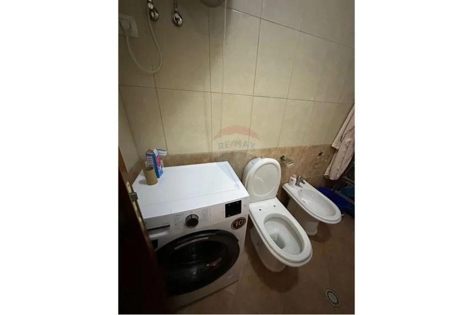 Tirane, jepet me qera , 81 m² 601 € (Rruga e Kavajes)