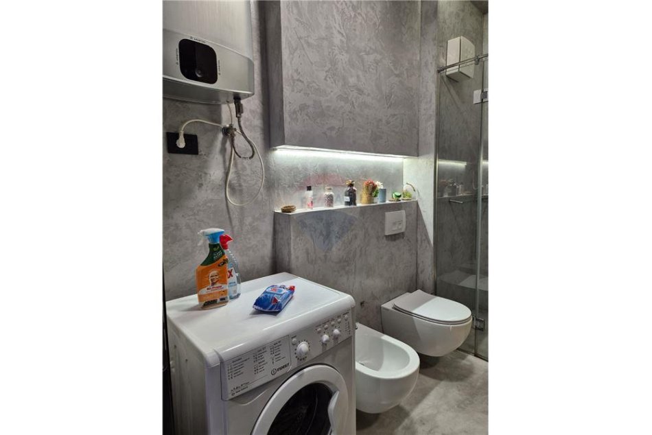 Tirane, jepet me qera apartament 1+1, Kati 4, 65 m² 600 € (Rruga Hamdi Garunja)