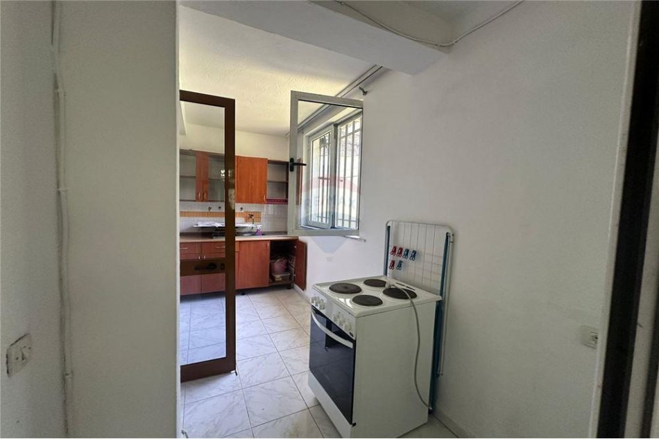 Tirane, shitet apartament 2+1 Kati 1, 86 m² 137.699 € (Rruga Muhamet Gjollesha - 21 Dhjetori, Albania)