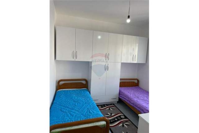 Tirane, jepet me qera apartament 2+1+BLK Kati 4, 85 m² 300 Euro (Te fresku)