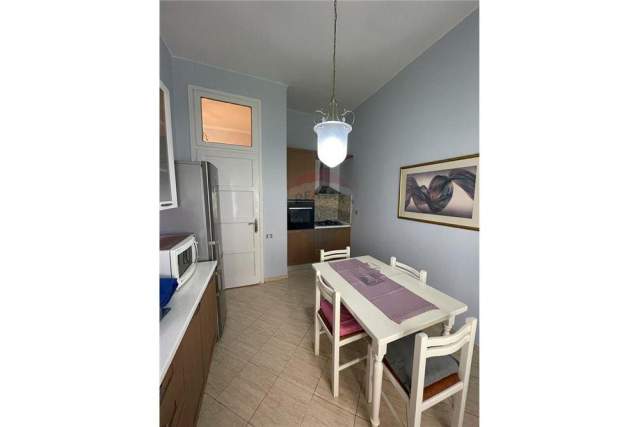 Tirane, jepet me qera apartament 1+1+BLK Kati 2, 80 m² 450 Euro (Rruga Bardhyl)