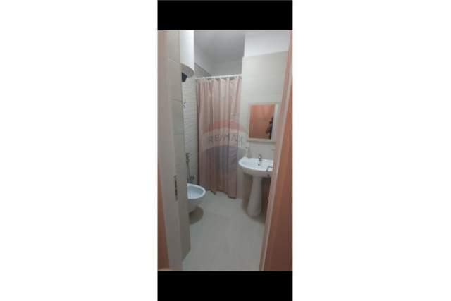 Tirane, jepet me qera apartament 1+1+BLK Kati 4, 50 m² 400 Euro (hoxha tahsim)