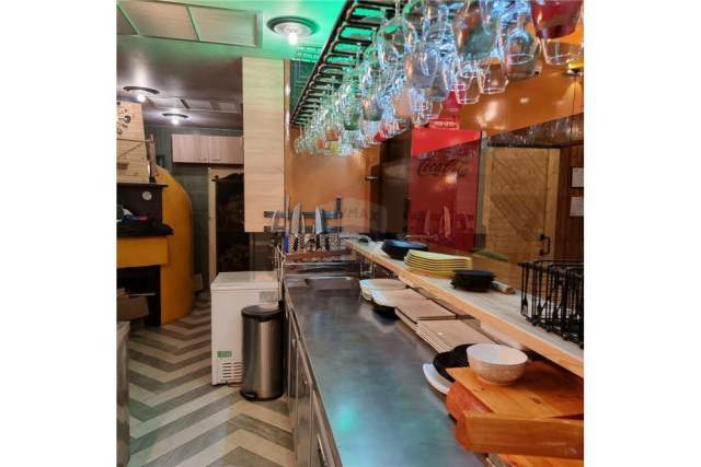 Tirane, jepet me qera bar-resorant Kati 0, 146 m² 3.500 Euro (Rruga Kavajes)