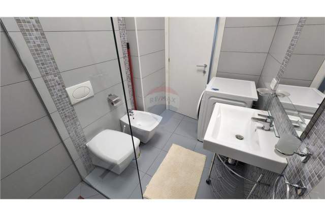 Tirane, jepet me qera apartament 2+1+BLK Kati 8, 118 m² 700 Euro (Kompleksi Deliorgji)