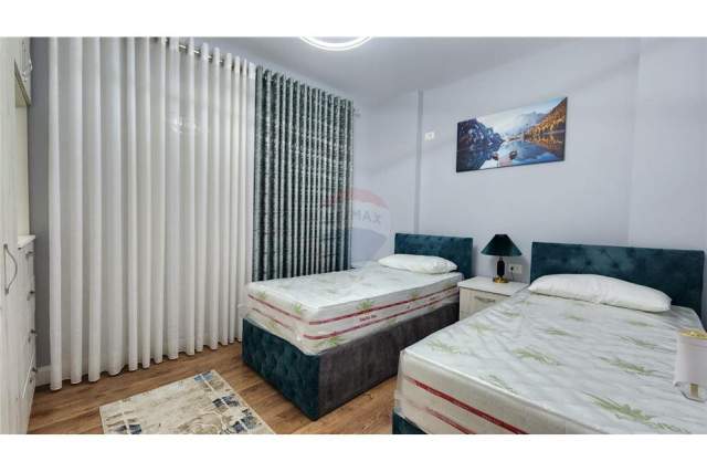 Tirane, jepet me qera apartament 2+1 Kati 1, 90 m² 680 Euro (Kompleksi Kontakt)