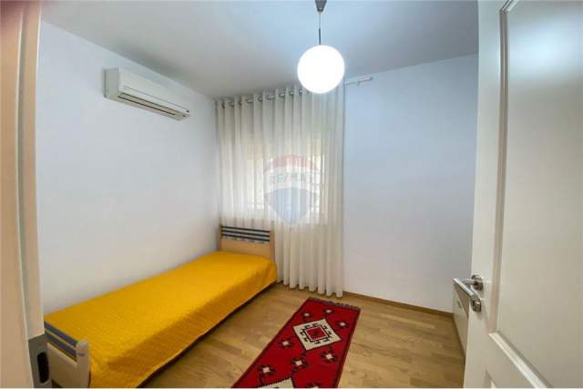 Tirane, jepet me qera apartament 3+1 Kati 2, 130 m² 1.400 Euro (Tegu)