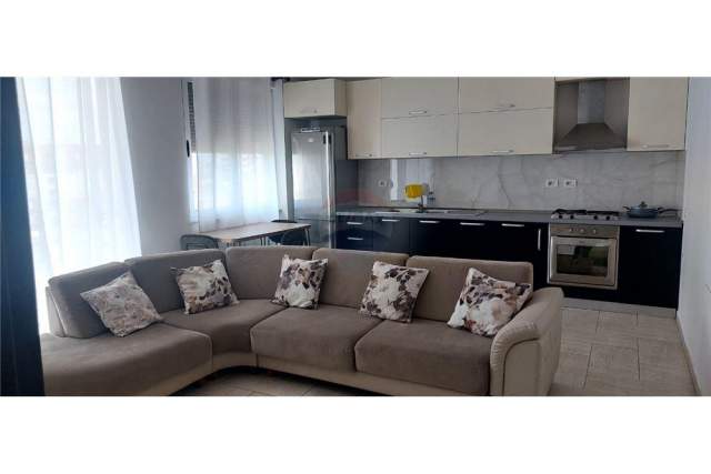 Tirane, jepet me qera apartament 1+1+BLK Kati 8, 67 m² 400 Euro (Hoxha Tahsim)
