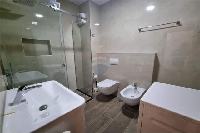 Tirane, jepet me qera apartament 2+1+BLK Kati 2, 111 m² 600 Euro (Skender Luarasi)