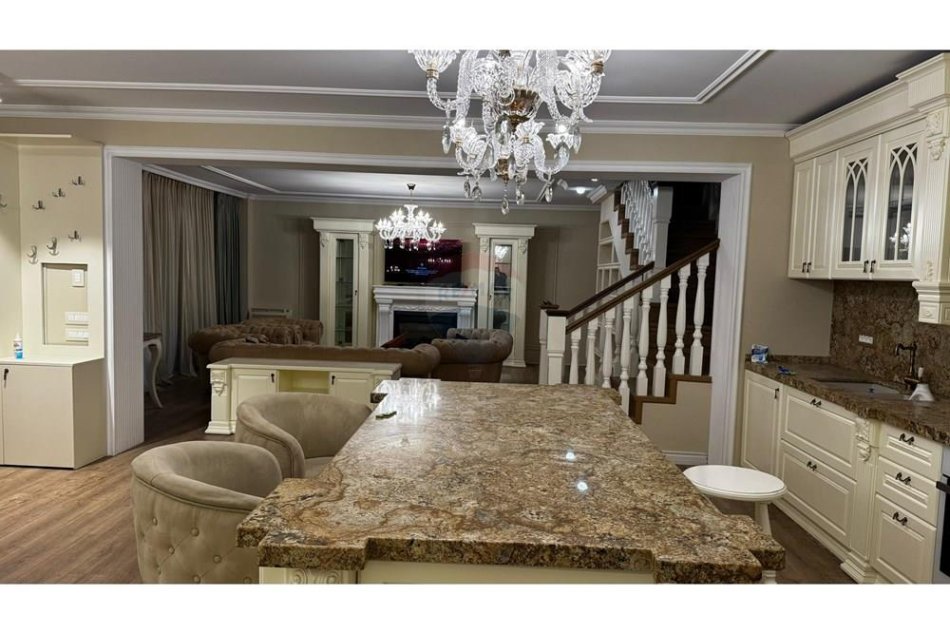 Tirane, jepet me qera apartament duplex Dublex , 1.500 €
