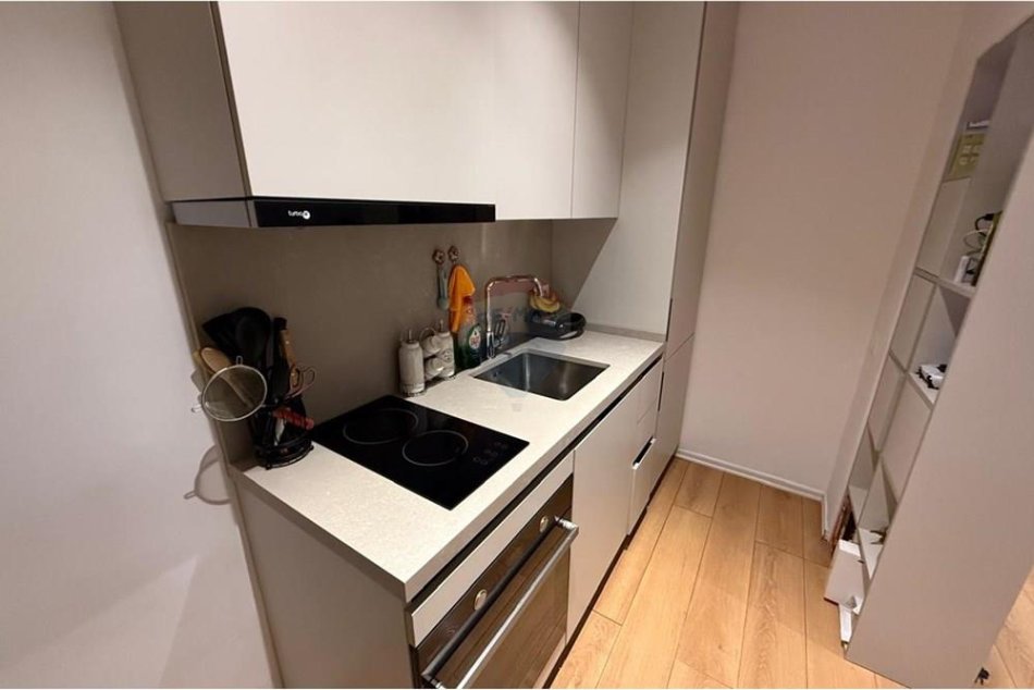 Tirane, shitet apartament 1+1 Kati 4, 55 m² 145.000 € (APARTAMENT 1+1 PER SHITJE TEK MYSLYM SHYRI!)