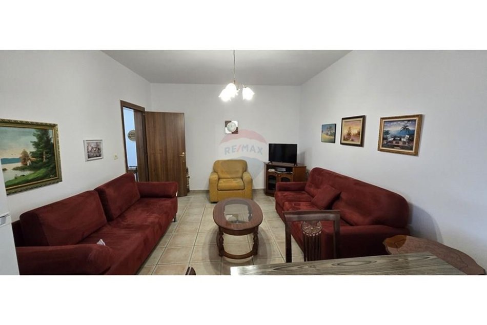 Tirane, jepet me qera apartament 1+1 Kati 4, 550 € 