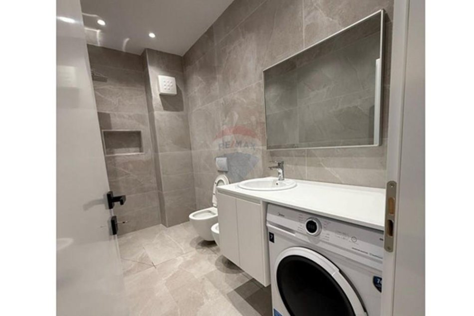 Tirane, jepet me qera apartament 1+1 , 50 m² 500 € (bulevardi migjeni)