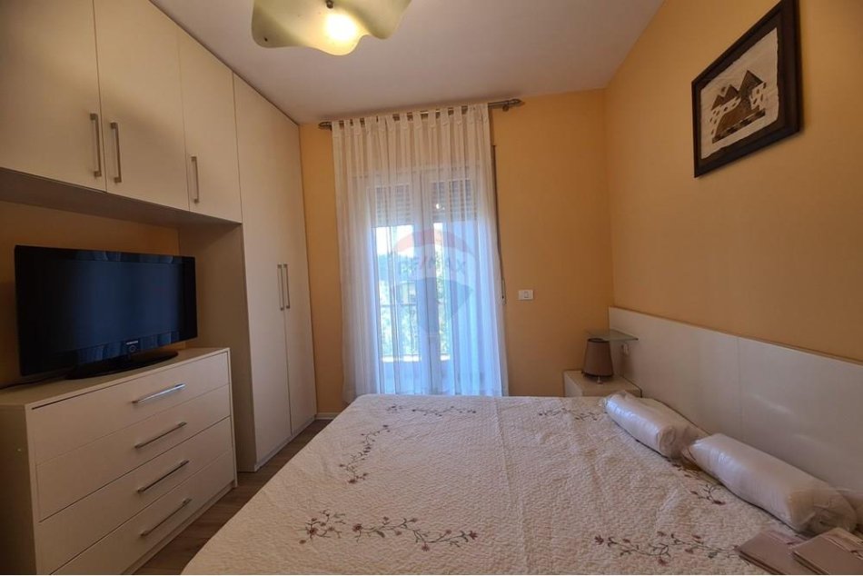 Tirane, jepet me qera apartament 3+1+Ballkon Kati 4, 110 m² 850 € (ali dem)