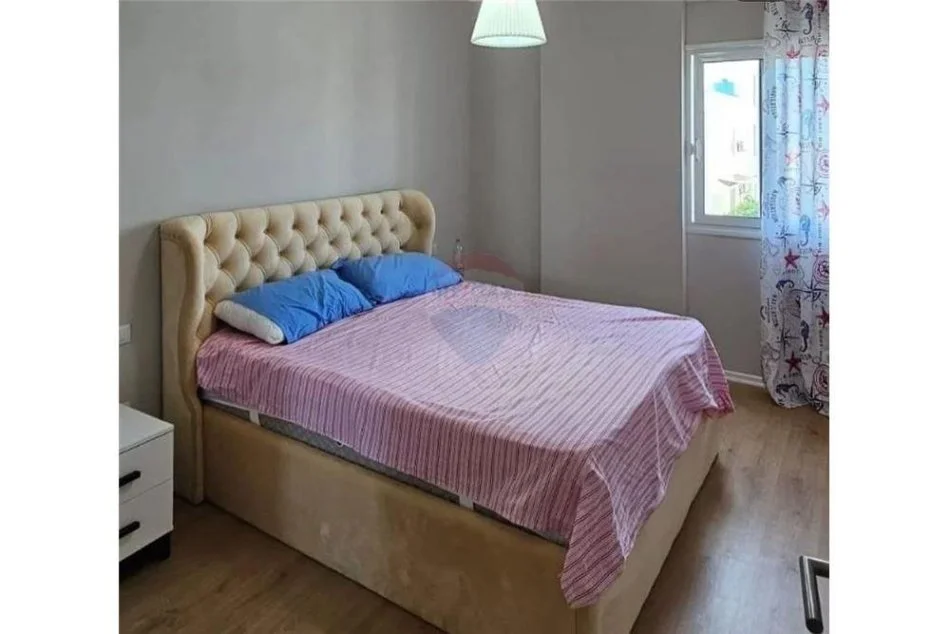 Shitet apartament te ish kombinati peshkut