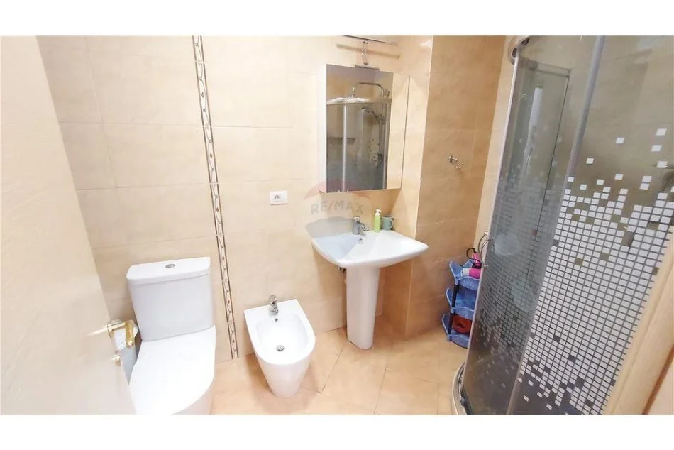 Tirane, jepet me qera apartament 1+1+Aneks+Ballkon Kati 2, 71 m² 530 € (Rruga Hamdi Sina)